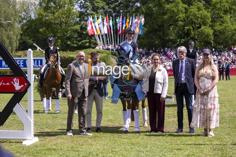 dressage PrizeGiving_Hamburg_20240512_SS350491.jpg